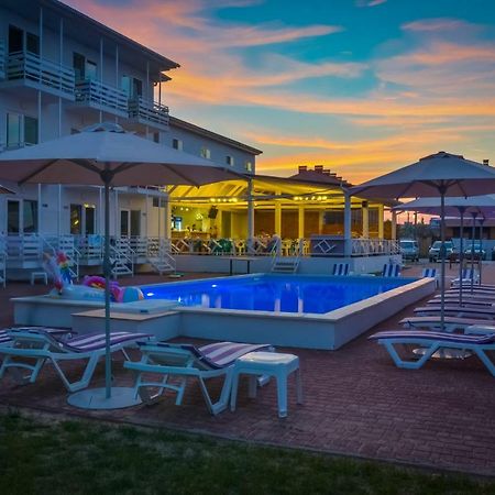 Family Hotel Happy Inn Zatoka Luaran gambar