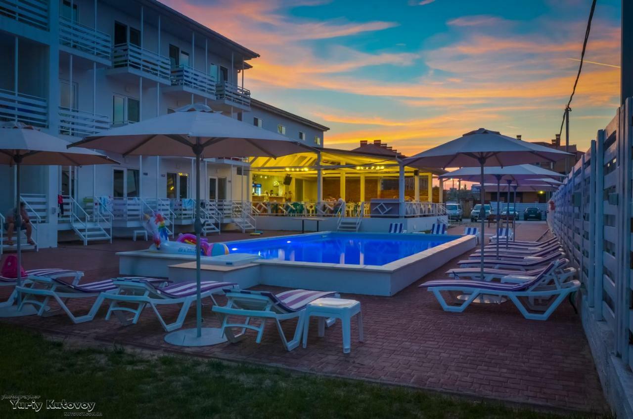Family Hotel Happy Inn Zatoka Luaran gambar
